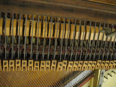 pianoinsides4.jpg